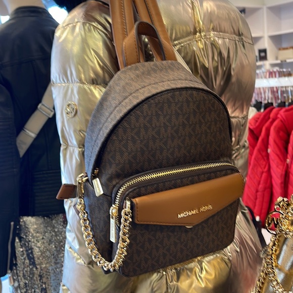 MICHAEL KORS
Maisie Extra-Small Logo 2-in-1 Backpack
Brown 
NWT - Picture 12 of 16